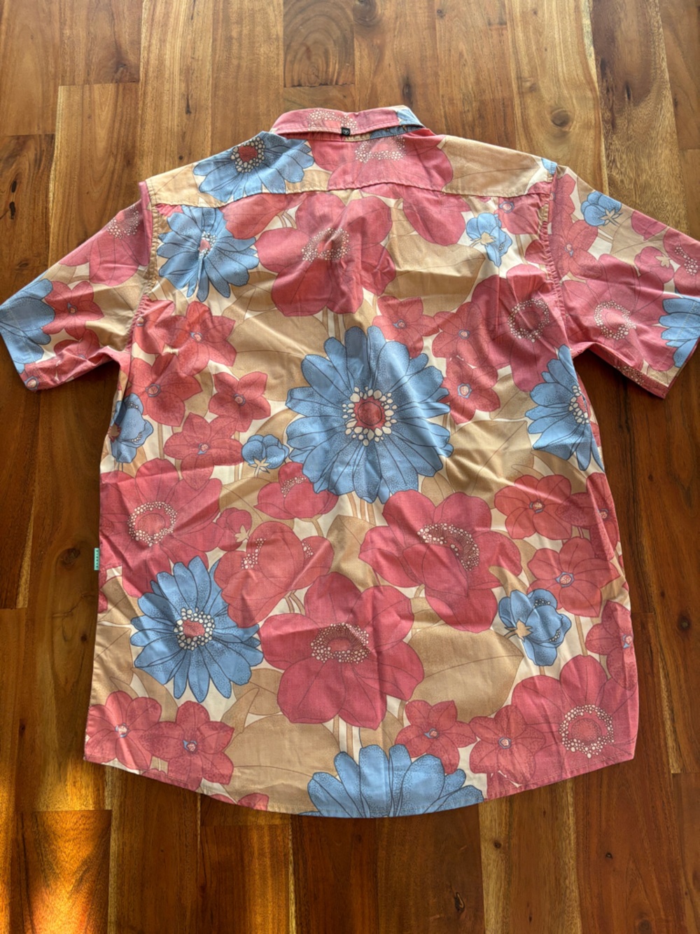 Vissla Keana Short Sleeve Shirt - Retro Red - XL  NEW WITH TAGS - Picture 2 of 4